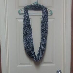 Vera Bradley Black & White Infinity Scarf NWOT